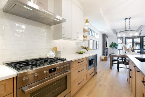 3(Nw)-617 4Th Street, Canmore, AB - Indoor Photo Showing Kitchen With Upgraded Kitchen