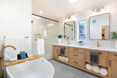 3(Nw)-617 4Th Street, Canmore, AB - Indoor Photo Showing Bathroom