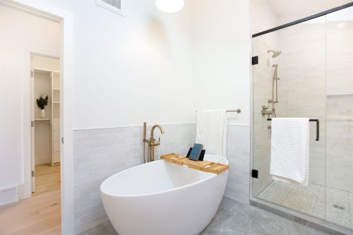 3(Nw)-617 4Th Street, Canmore, AB - Indoor Photo Showing Bathroom