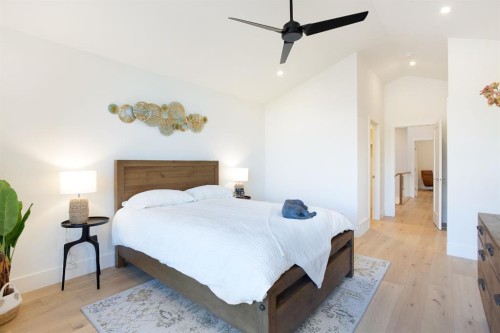 3(Nw)-617 4Th Street, Canmore, AB - Indoor Photo Showing Bedroom