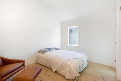 3(Nw)-617 4Th Street, Canmore, AB - Indoor Photo Showing Bedroom