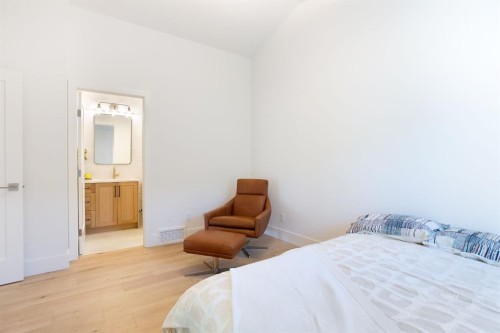 3(Nw)-617 4Th Street, Canmore, AB - Indoor Photo Showing Bedroom