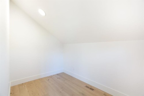 3(Nw)-617 4Th Street, Canmore, AB - Indoor Photo Showing Other Room