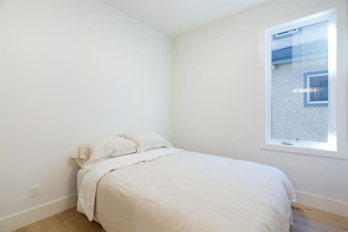 3(Nw)-617 4Th Street, Canmore, AB - Indoor Photo Showing Bedroom