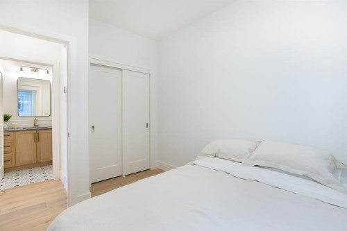 3(Nw)-617 4Th Street, Canmore, AB - Indoor Photo Showing Bedroom