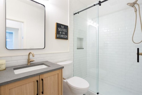 3(Nw)-617 4Th Street, Canmore, AB - Indoor Photo Showing Bathroom