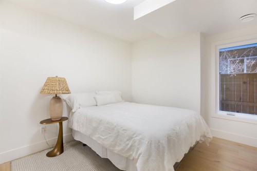 3(Nw)-617 4Th Street, Canmore, AB - Indoor Photo Showing Bedroom