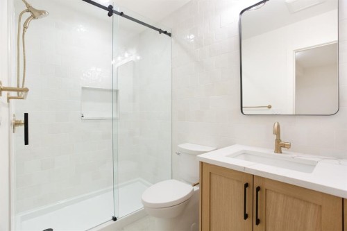 3(Nw)-617 4Th Street, Canmore, AB - Indoor Photo Showing Bathroom