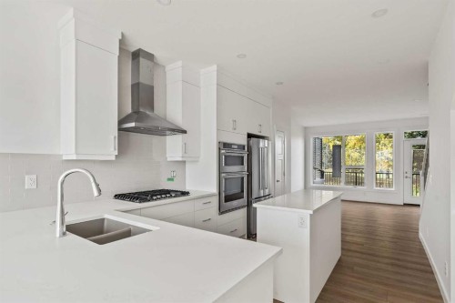2515 Sovereign Crescent Sw, Calgary, AB - Indoor Photo Showing Kitchen With Double Sink With Upgraded Kitchen
