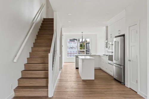 2515 Sovereign Crescent Sw, Calgary, AB - Indoor