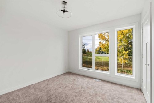 2515 Sovereign Crescent Sw, Calgary, AB - Indoor Photo Showing Other Room