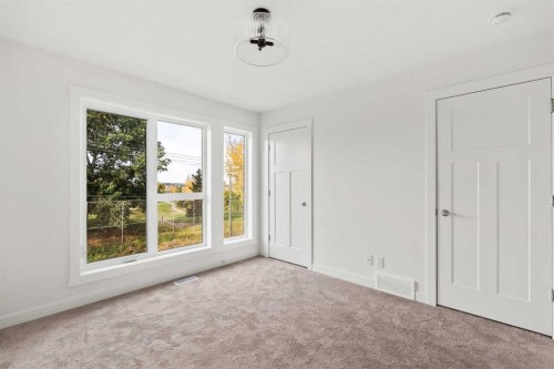 2515 Sovereign Crescent Sw, Calgary, AB - Indoor Photo Showing Other Room