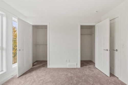 2515 Sovereign Crescent Sw, Calgary, AB - Indoor Photo Showing Other Room