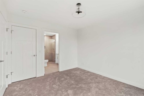 2515 Sovereign Crescent Sw, Calgary, AB - Indoor Photo Showing Other Room