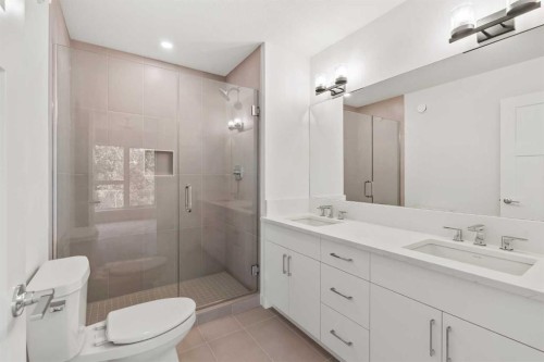 2515 Sovereign Crescent Sw, Calgary, AB - Indoor Photo Showing Bathroom