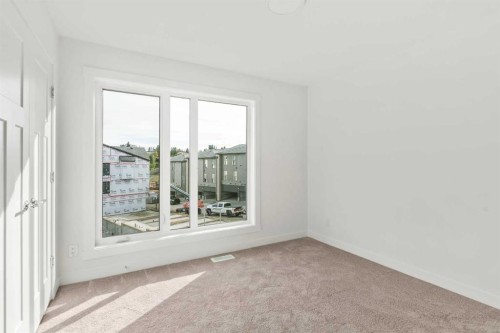 2515 Sovereign Crescent Sw, Calgary, AB - Indoor Photo Showing Other Room