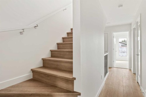 2515 Sovereign Crescent Sw, Calgary, AB - Indoor Photo Showing Other Room