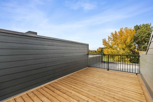 2515 Sovereign Crescent Sw, Calgary, AB - Outdoor With Exterior