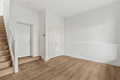 2515 Sovereign Crescent Sw, Calgary, AB - Indoor Photo Showing Other Room