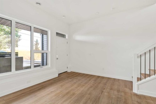 2515 Sovereign Crescent Sw, Calgary, AB - Indoor Photo Showing Other Room