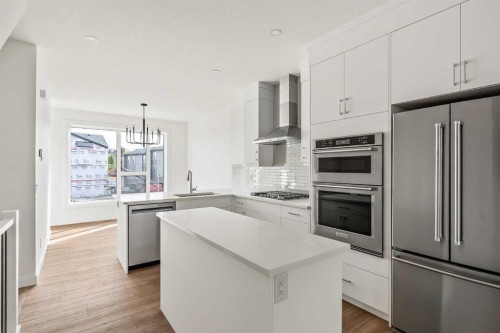 2515 Sovereign Crescent Sw, Calgary, AB - Indoor Photo Showing Kitchen With Upgraded Kitchen
