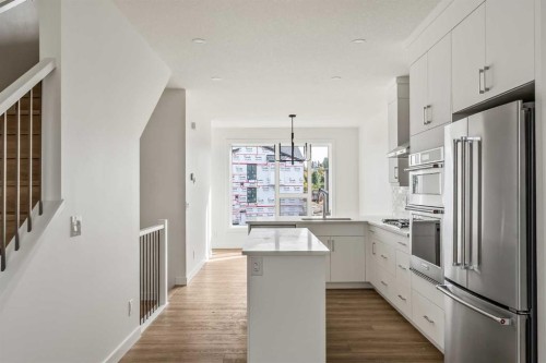 2515 Sovereign Crescent Sw, Calgary, AB - Indoor Photo Showing Kitchen With Upgraded Kitchen