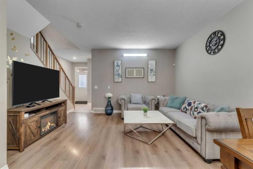 26 Corner Meadows Common Ne, Calgary, AB - Indoor Photo Showing Living Room