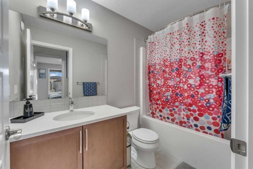 26 Corner Meadows Common Ne, Calgary, AB - Indoor Photo Showing Bathroom