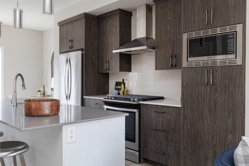 25 Sunrise Way, Cochrane, AB - Indoor Photo Showing Kitchen With Upgraded Kitchen
