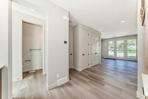 5406 6 Street Sw, Calgary, AB - Indoor Photo Showing Other Room