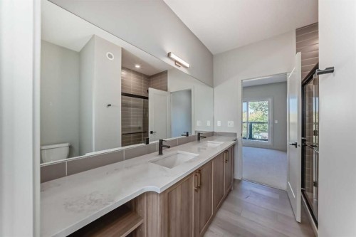 5406 6 Street Sw, Calgary, AB - Indoor Photo Showing Bathroom