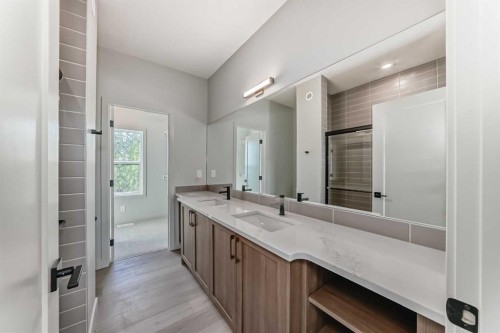 5406 6 Street Sw, Calgary, AB - Indoor Photo Showing Bathroom