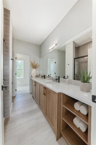 5406 6 Street Sw, Calgary, AB - Indoor Photo Showing Bathroom