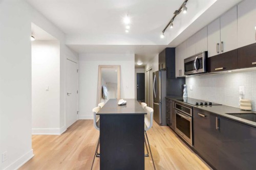 303-550 Riverfront Avenue Se, Calgary, AB - Indoor Photo Showing Kitchen With Upgraded Kitchen