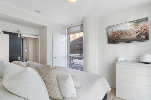 303-550 Riverfront Avenue Se, Calgary, AB - Indoor Photo Showing Bedroom