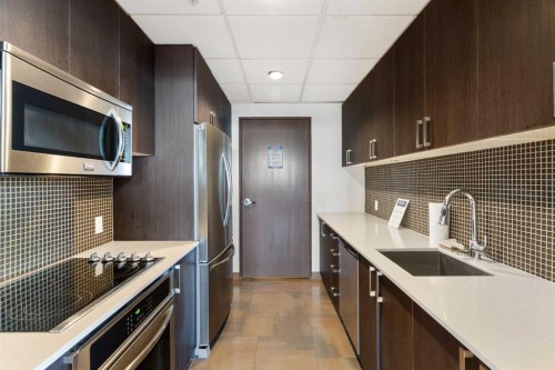 303-550 Riverfront Avenue Se, Calgary, AB - Indoor Photo Showing Kitchen With Stainless Steel Kitchen With Upgraded Kitchen