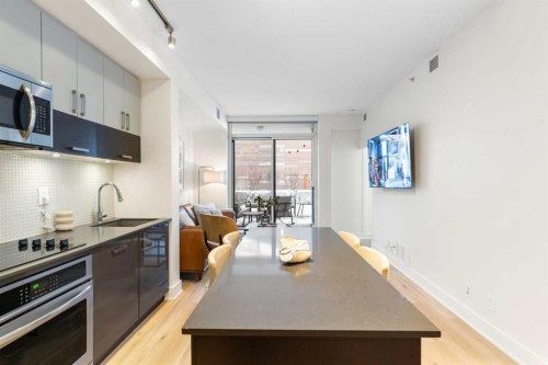 303-550 Riverfront Avenue Se, Calgary, AB - Indoor Photo Showing Kitchen With Upgraded Kitchen