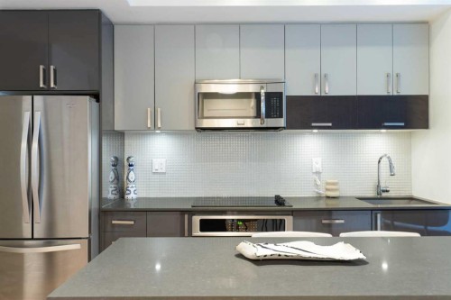 303-550 Riverfront Avenue Se, Calgary, AB - Indoor Photo Showing Kitchen With Stainless Steel Kitchen With Upgraded Kitchen