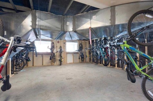 104-505 19 Avenue Sw, Calgary, AB - Indoor Photo Showing Garage