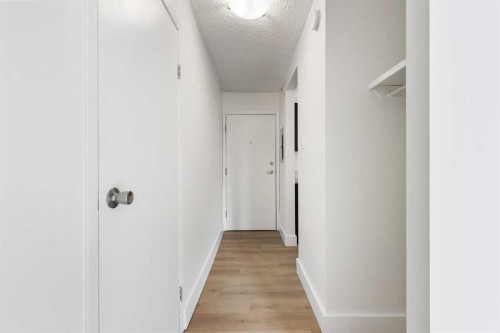 104-505 19 Avenue Sw, Calgary, AB - Indoor Photo Showing Other Room