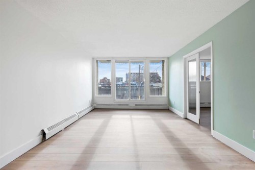 104-505 19 Avenue Sw, Calgary, AB - Indoor Photo Showing Other Room