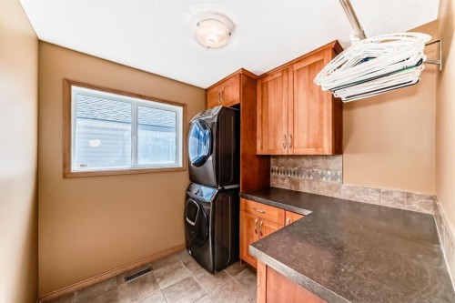 150 Hidden Creek Heights Nw, Calgary, AB - Indoor