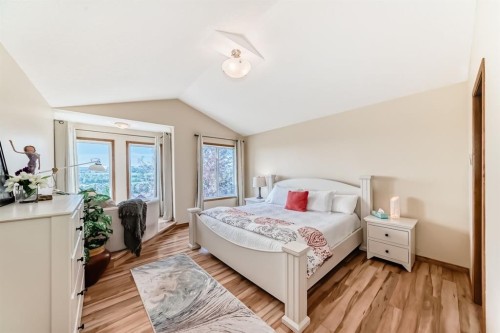 150 Hidden Creek Heights Nw, Calgary, AB - Indoor Photo Showing Bedroom