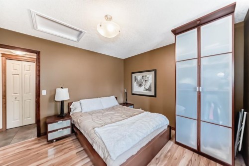 150 Hidden Creek Heights Nw, Calgary, AB - Indoor Photo Showing Bedroom