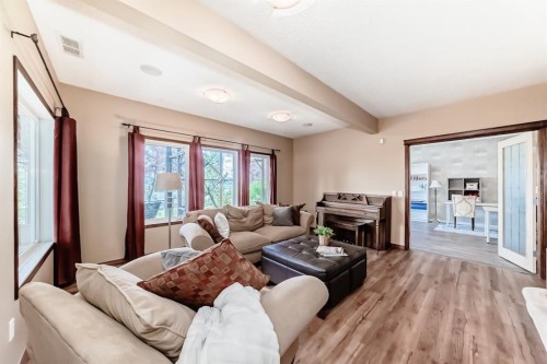 150 Hidden Creek Heights Nw, Calgary, AB - Indoor Photo Showing Living Room