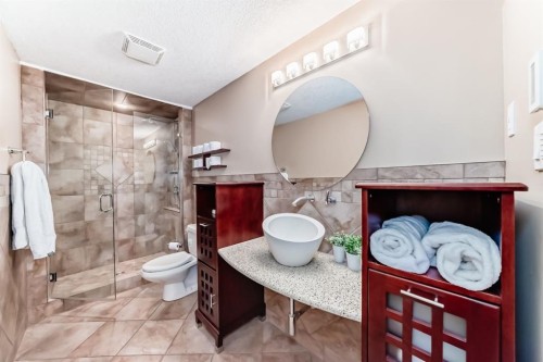 150 Hidden Creek Heights Nw, Calgary, AB - Indoor Photo Showing Bathroom