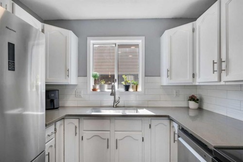 63 Erin Green Way Se, Calgary, AB - Indoor Photo Showing Kitchen
