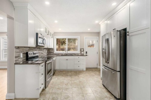 14-2815 Palliser Drive Sw, Calgary, AB - Indoor Photo Showing Kitchen With Upgraded Kitchen