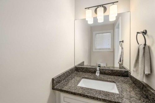 14-2815 Palliser Drive Sw, Calgary, AB - Indoor Photo Showing Bathroom
