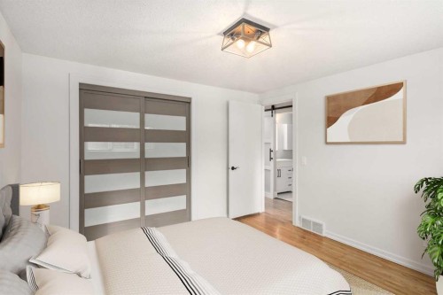 14-2815 Palliser Drive Sw, Calgary, AB - Indoor Photo Showing Bedroom